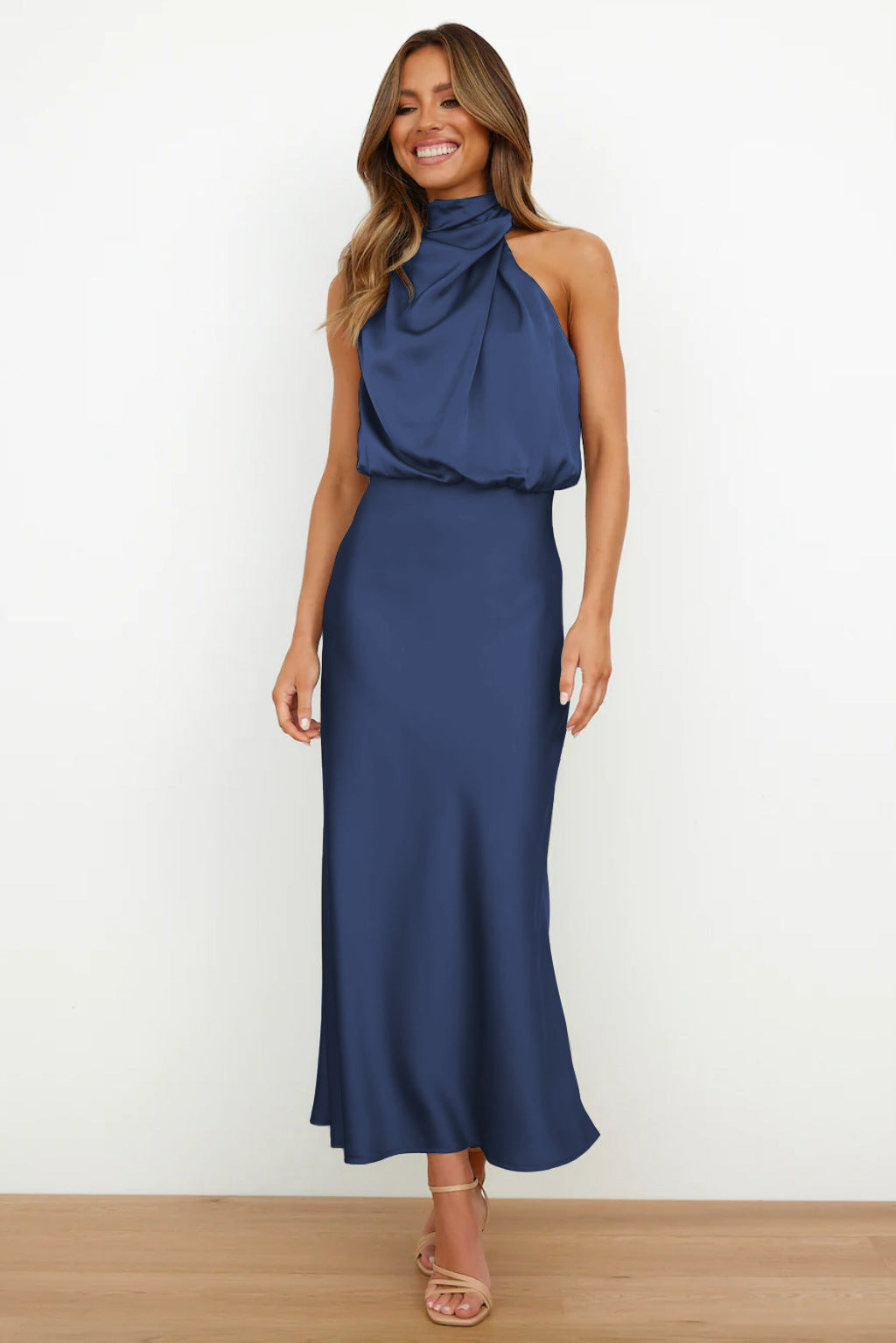 Carlina | Abito Lungo in Satin con Scollo Halter