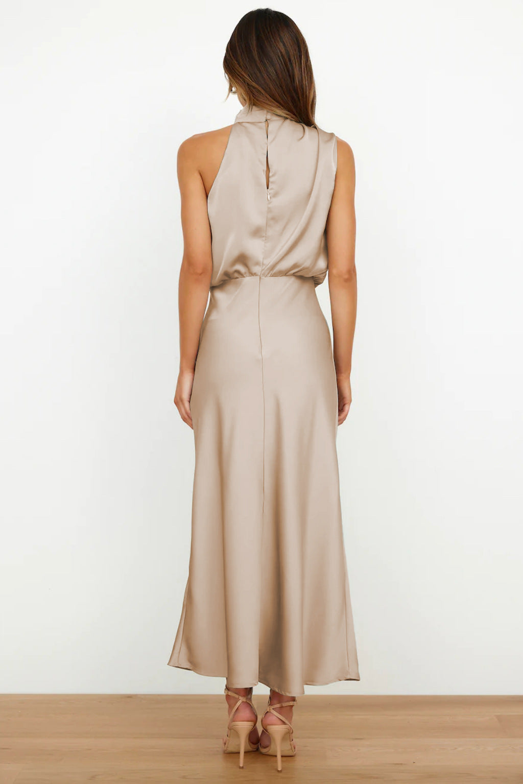 Carlina | Abito Lungo in Satin con Scollo Halter