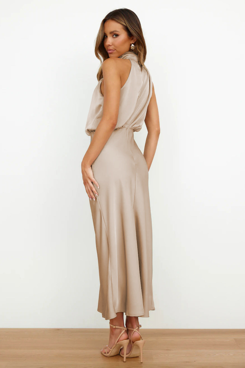 Carlina | Abito Lungo in Satin con Scollo Halter
