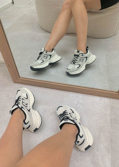 Evy - La sneaker indispensabile