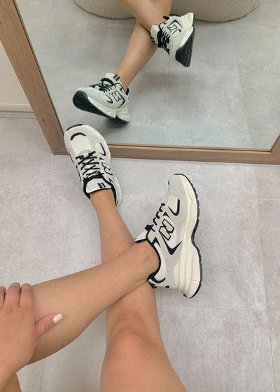 Evy - La sneaker indispensabile