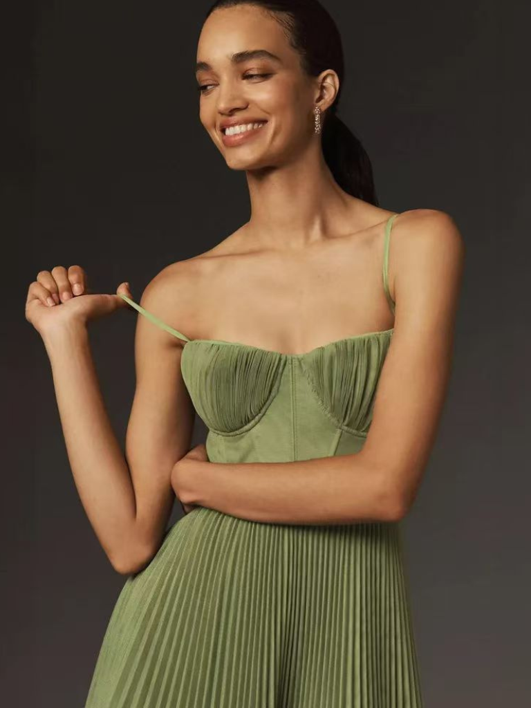 Veronique - Maxi abito elegante a pieghe verde oliva