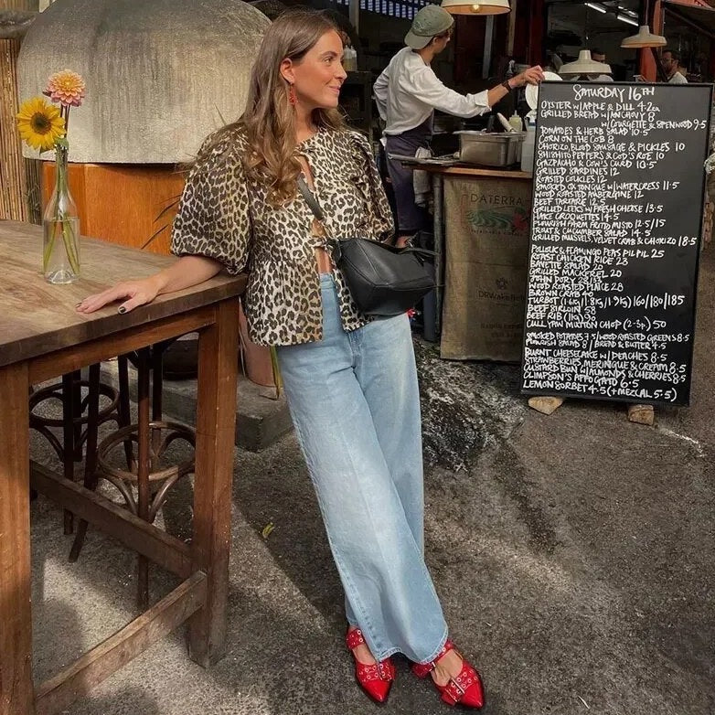 Rosa | Blusa alla moda con stampa leopardata e maniche a sbuffo